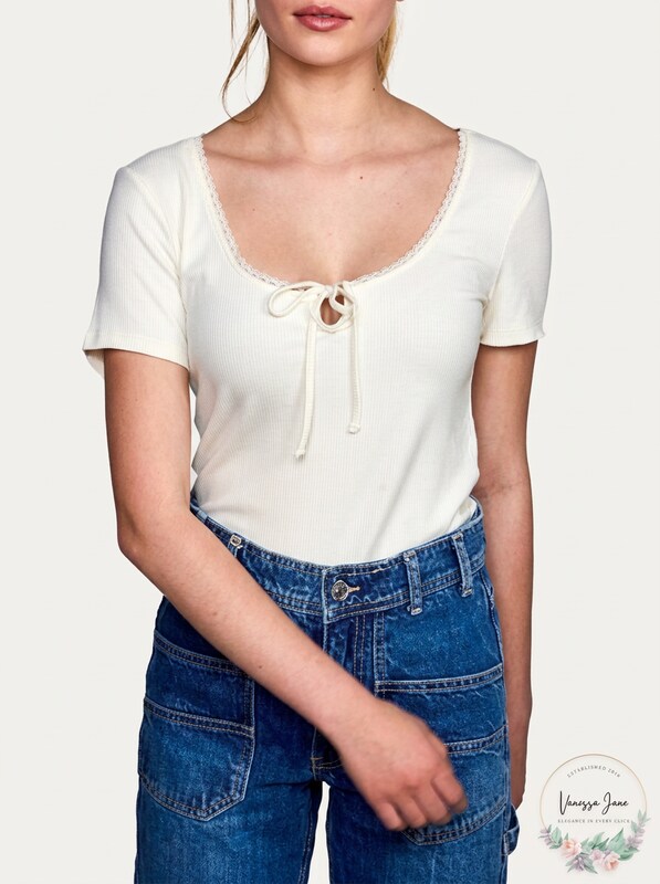 Self Esteem Juniors Lace-Trim Cropped Keyhole Top, Size Large
