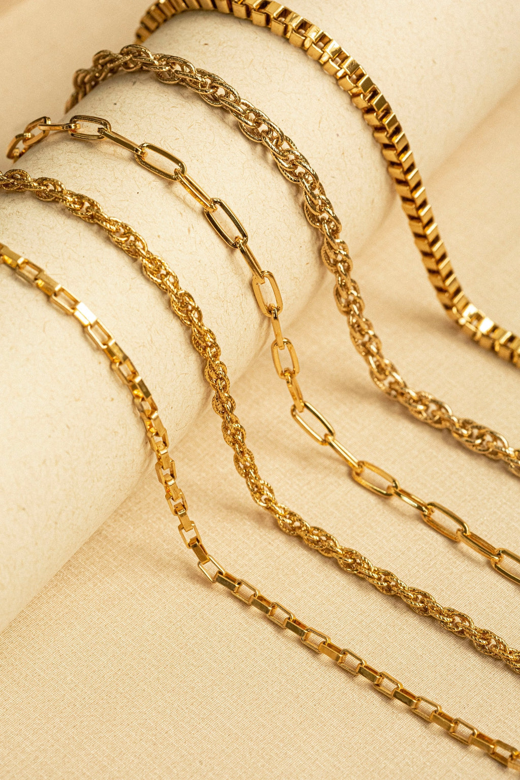 14k Yellow Gold Men's Bracelet with Rail Motif Links