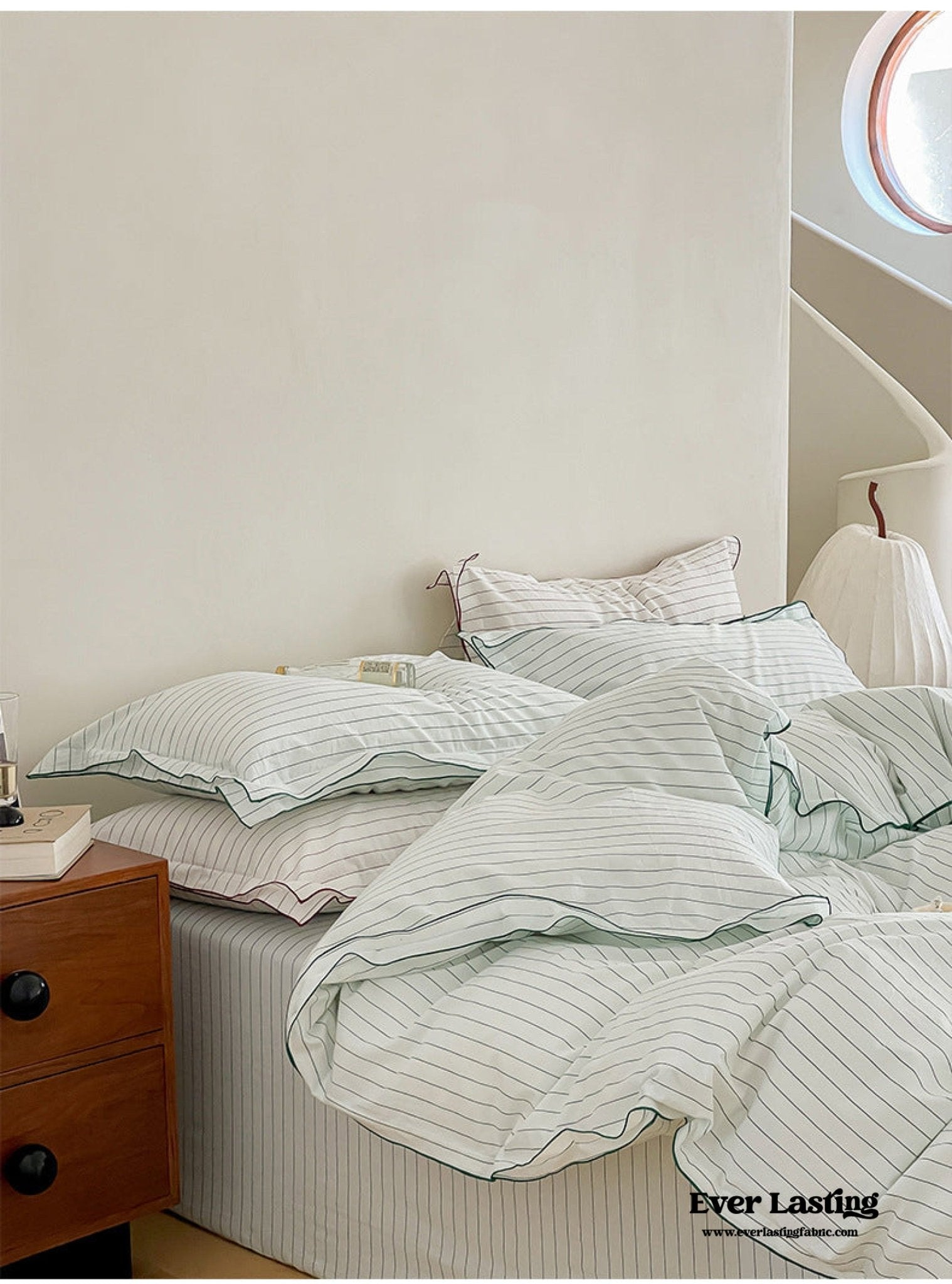 Scandinavian Overlock Striped Bedding Set / White + Green