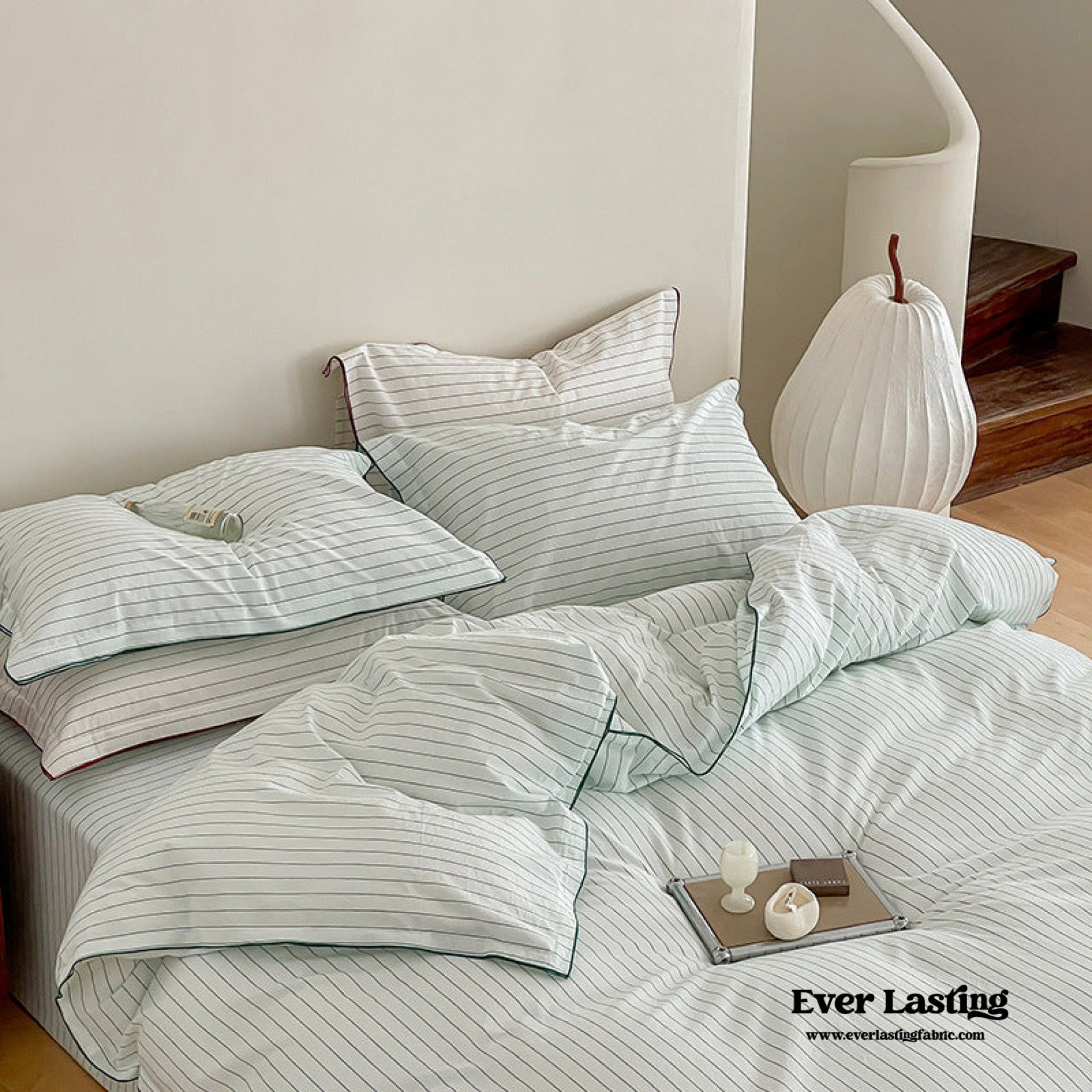Scandinavian Overlock Striped Bedding Set / White + Green