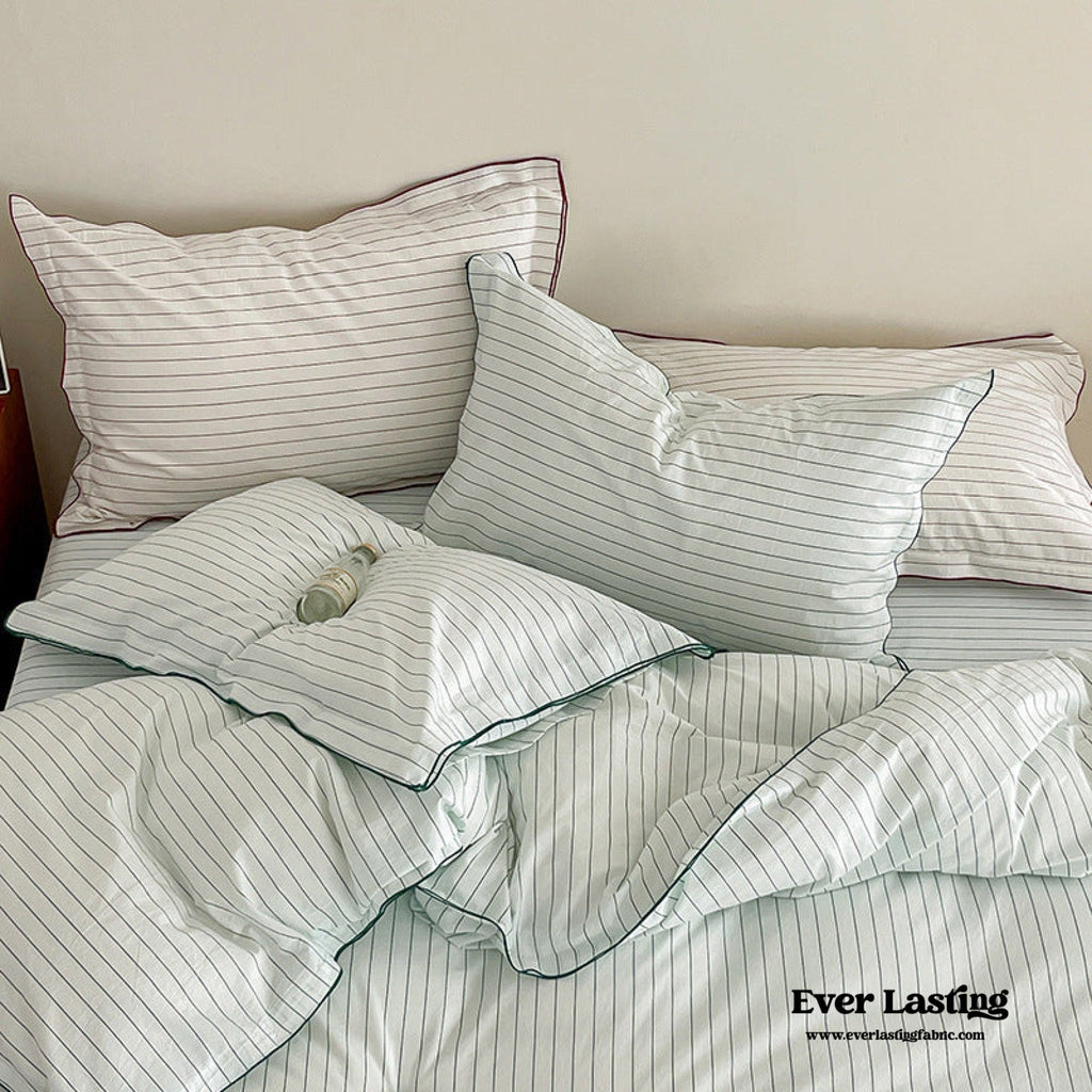Scandinavian Overlock Striped Bedding Set / White + Red