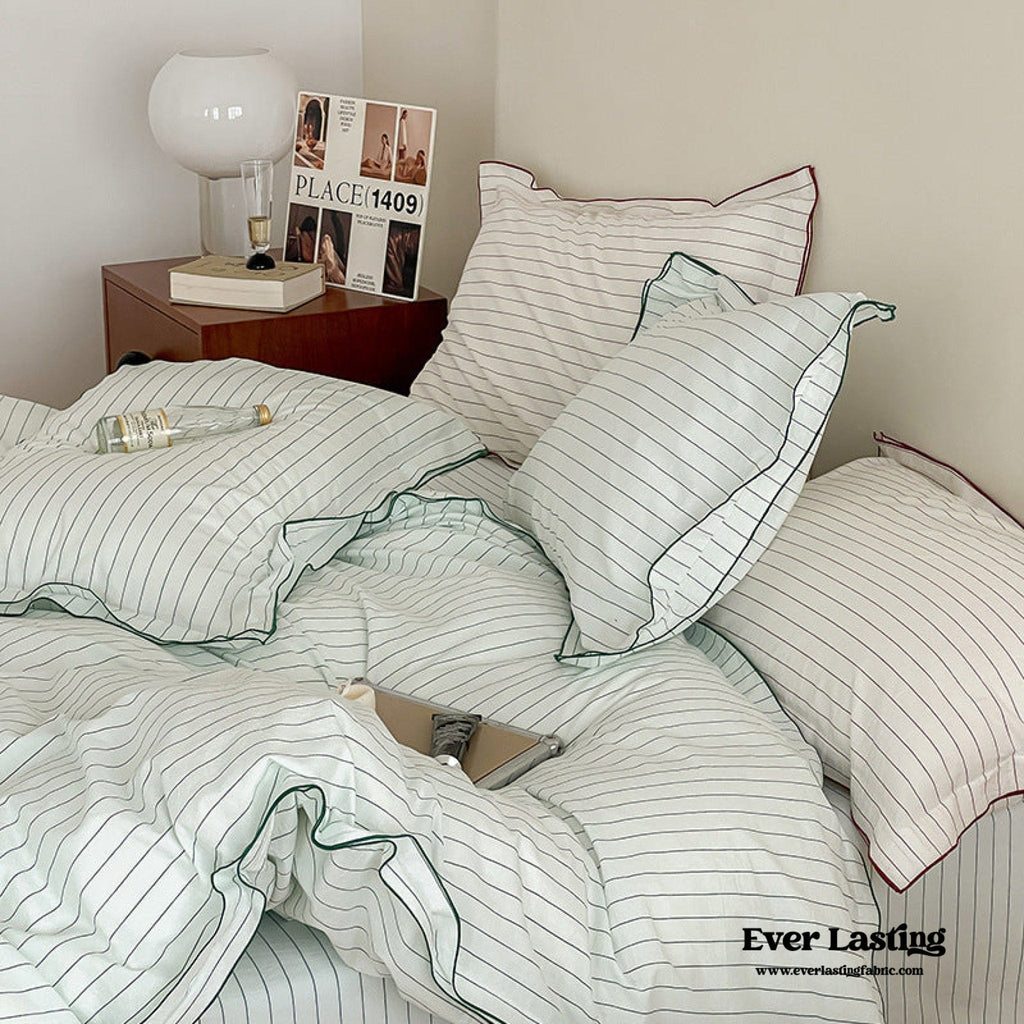 Scandinavian Overlock Striped Bedding Set / White + Red