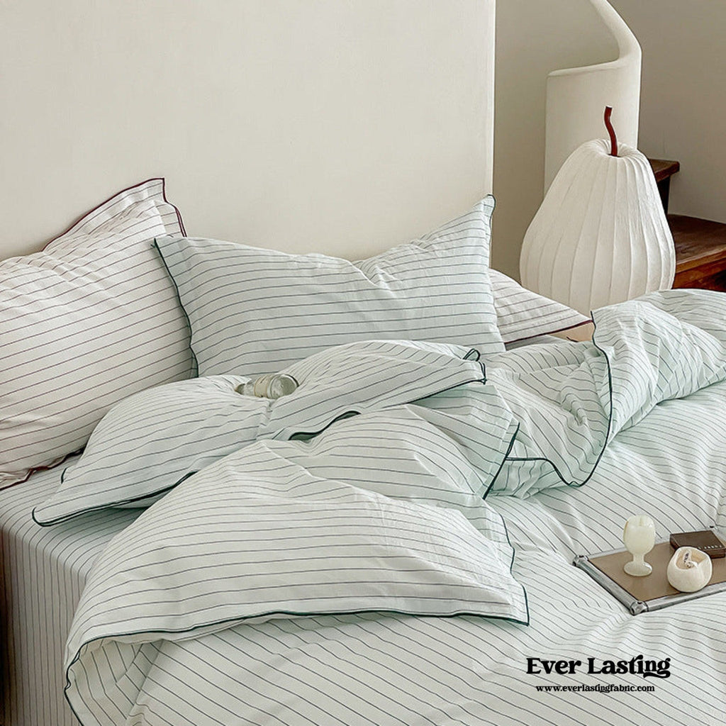 Scandinavian Overlock Striped Bedding Set / White + Red
