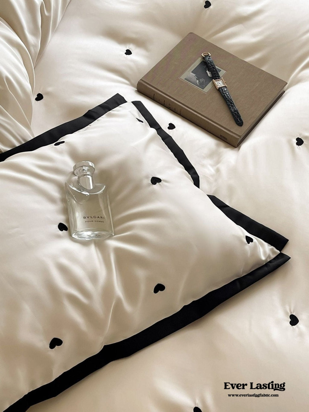 Silky Black Heart White Bedding Set / White + Black