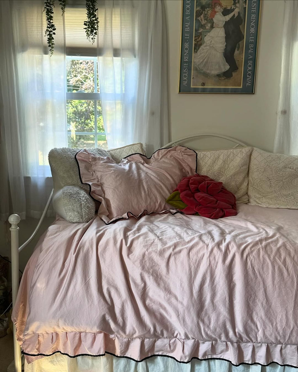 Silky Ruffle Bedding Set / Ivory White
