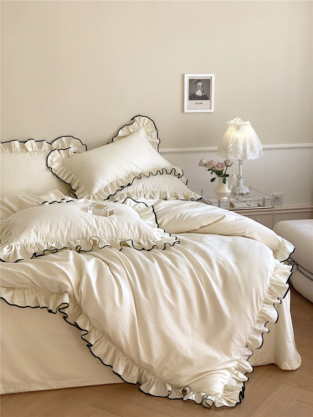 Silky Ruffle Bedding Set / Ivory White