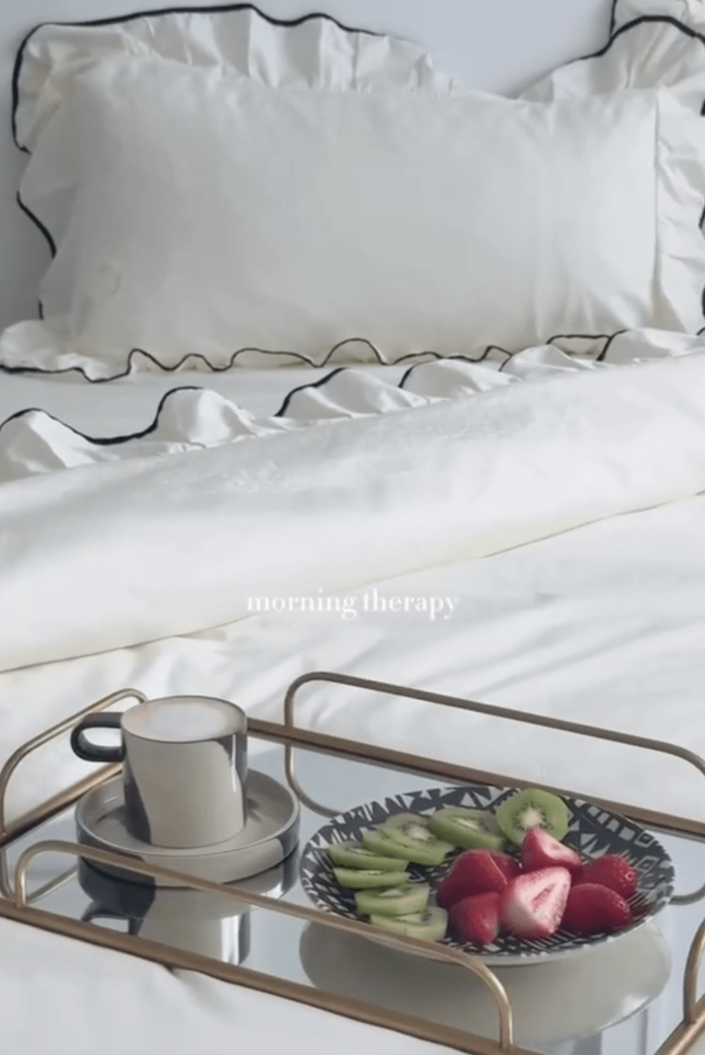 Silky Ruffle Bedding Set / Ivory White