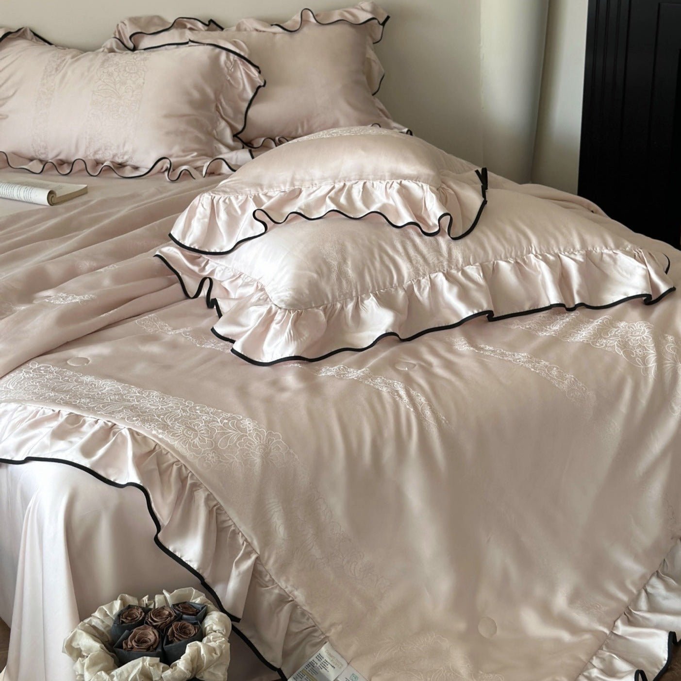 Silky Ruffle Blanket Comforter Set / Rust Pink