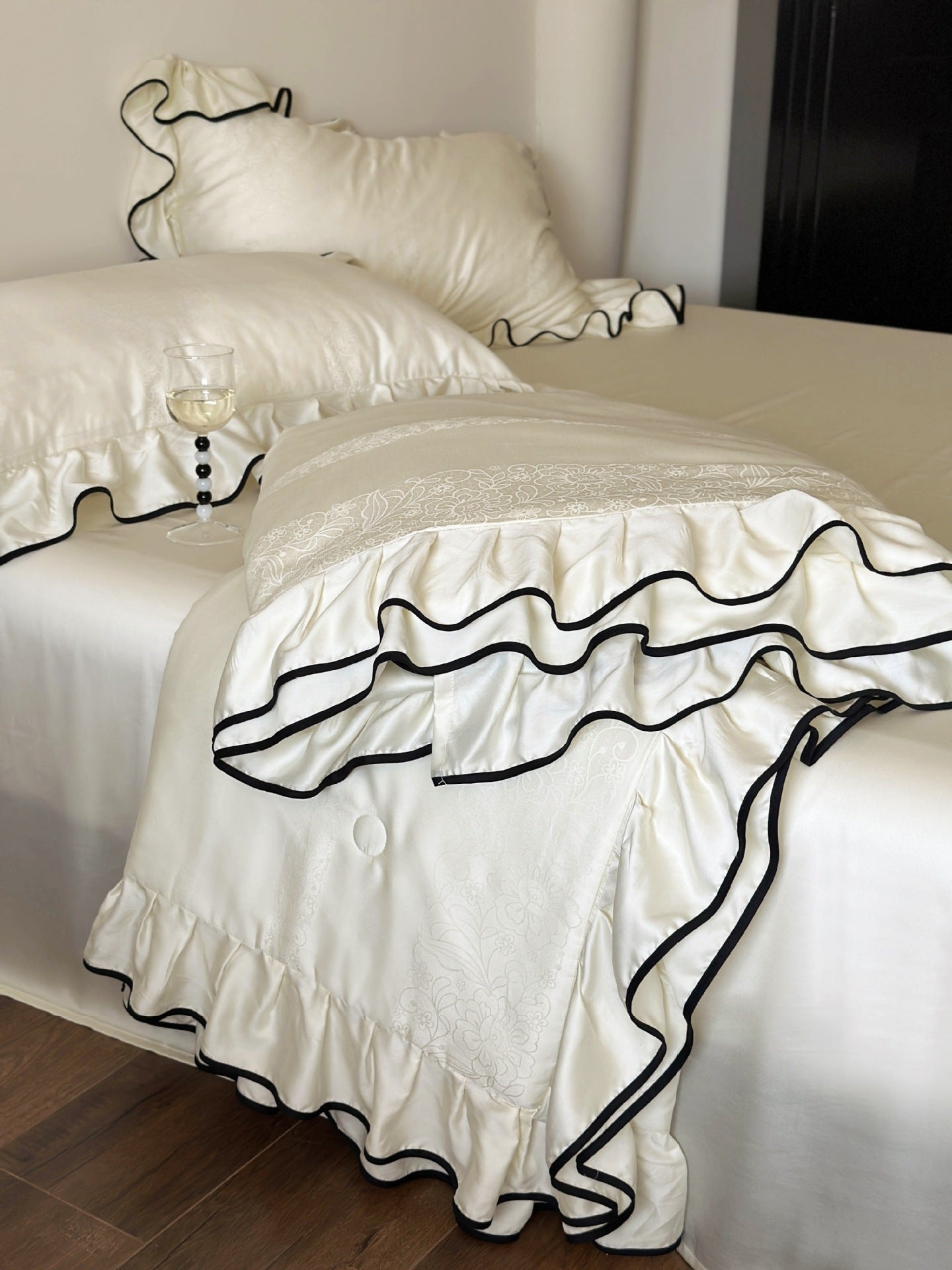 Silky Ruffle Blanket Comforter Set / Rust Pink