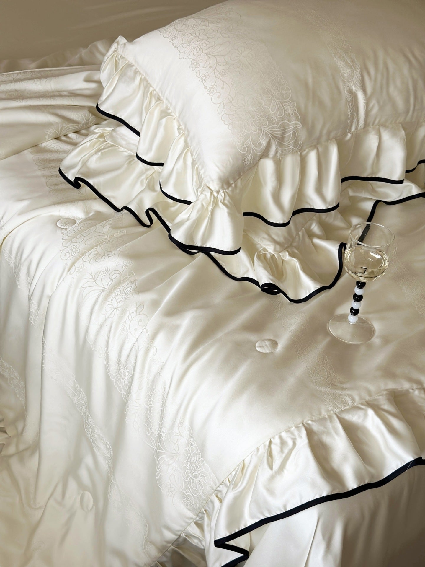 Silky Ruffle Blanket Comforter Set / Rust Pink