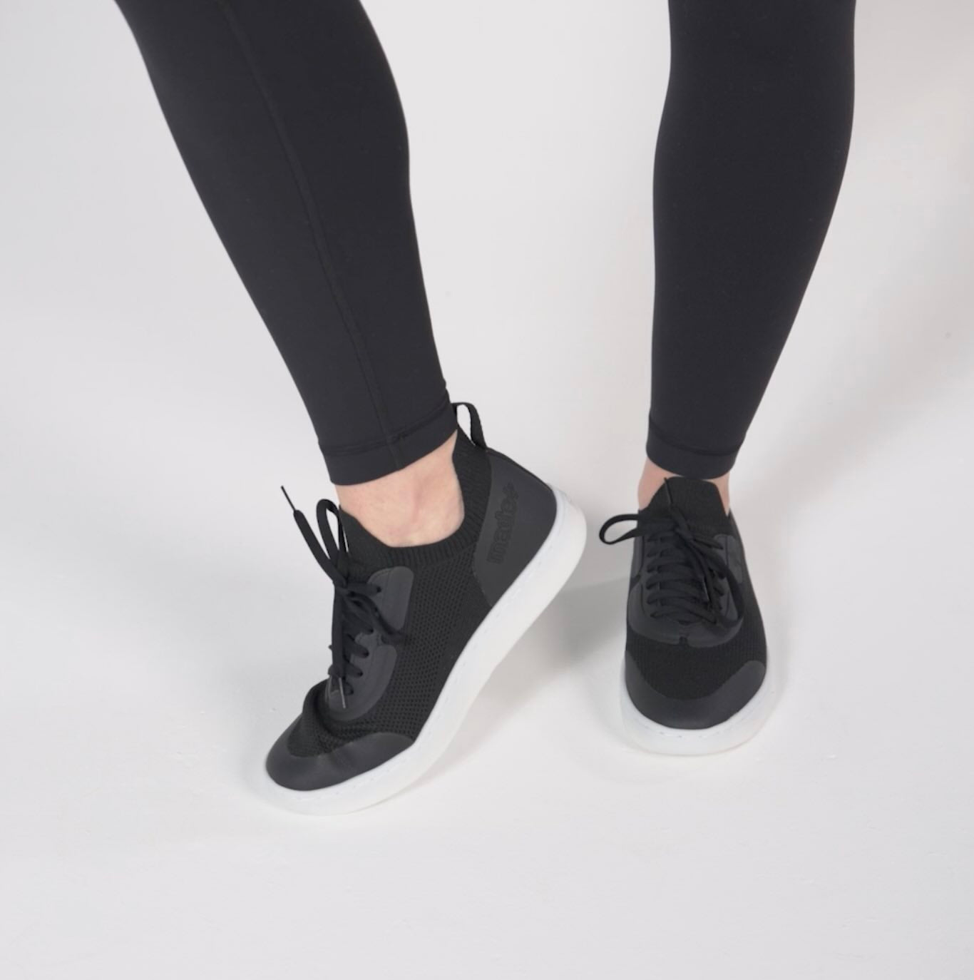 Skiff2 Black