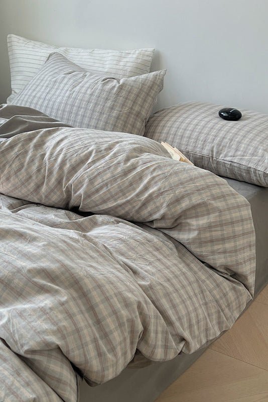 Soft Blend Plaid Bedding Set / Pink