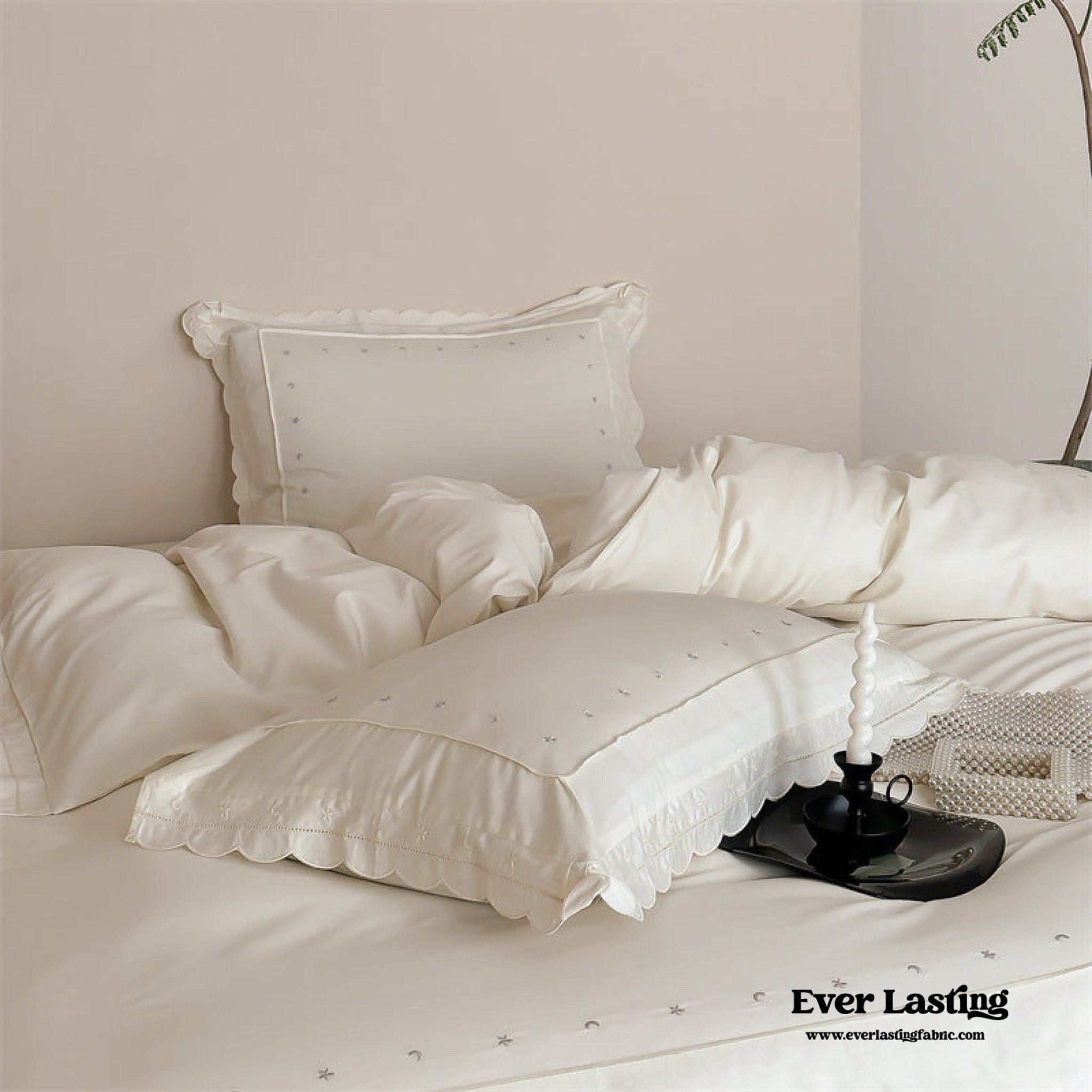Star Gaze Short Cake Ruffle Bedding Set / White