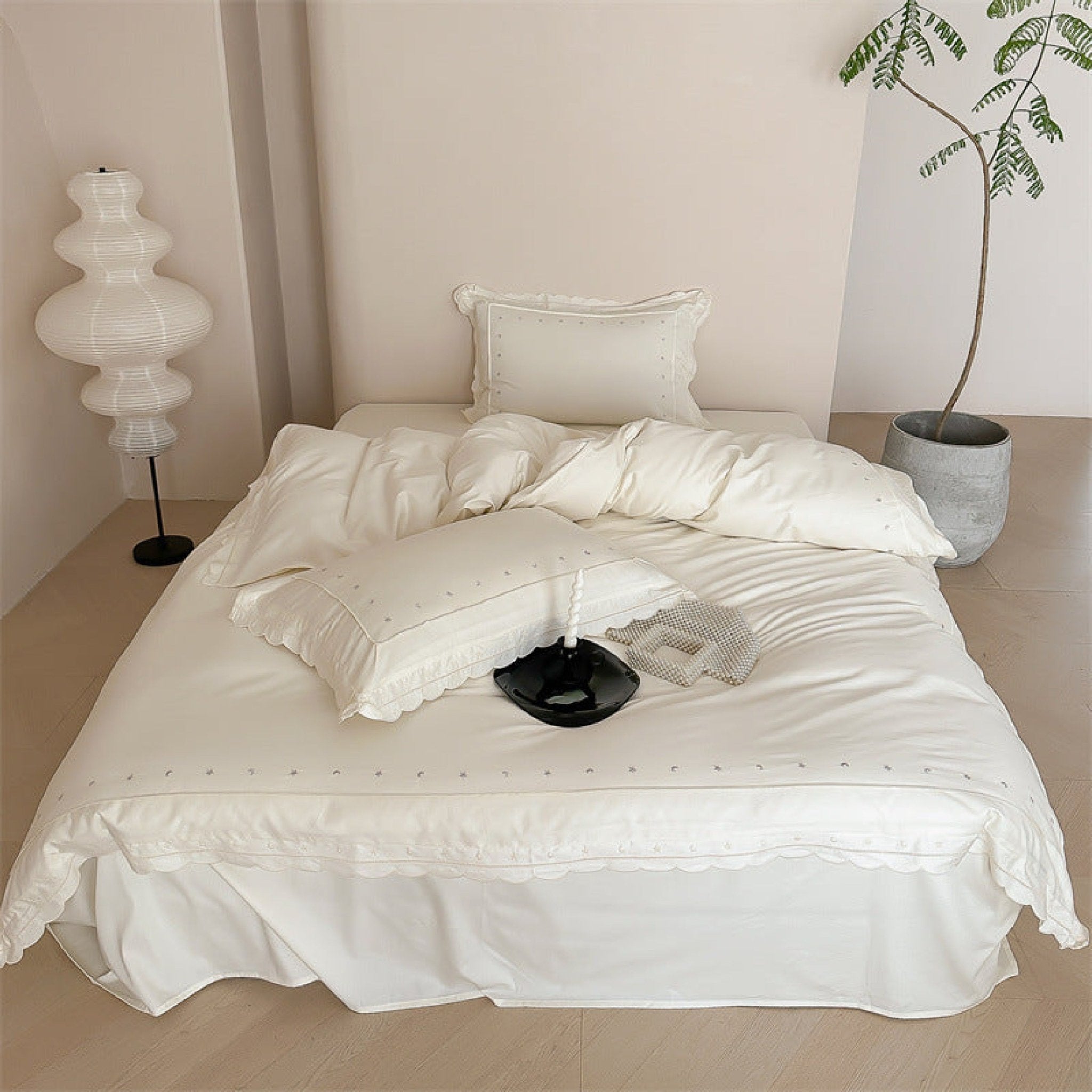 Star Gaze Short Cake Ruffle Bedding Set / White