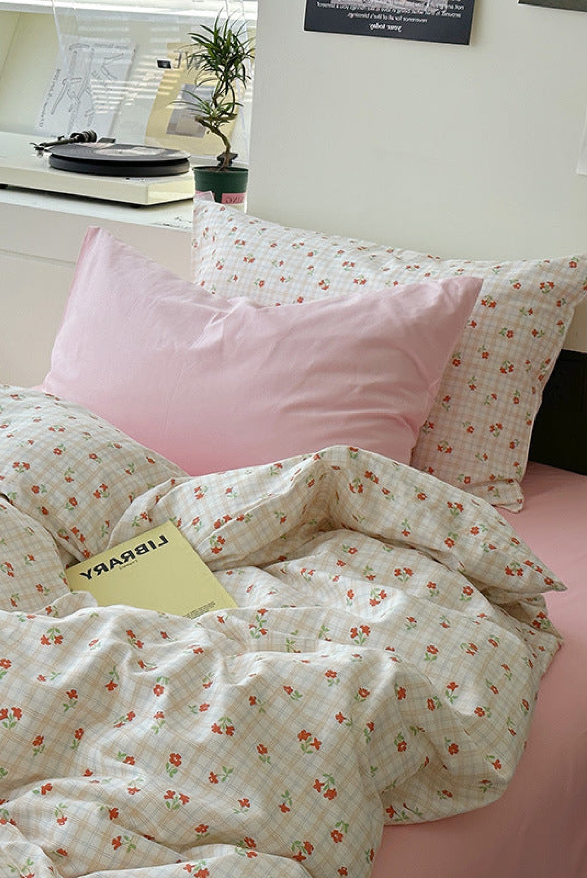 Sweet Floral Bedding Set / Cream