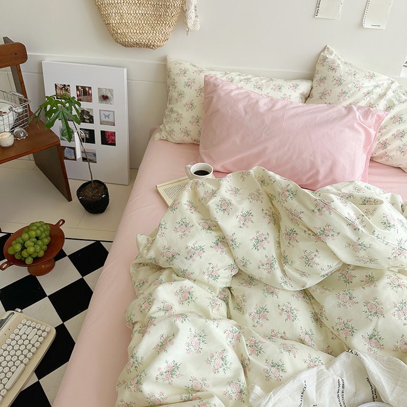 Sweet Floral Bedding Set / Pink