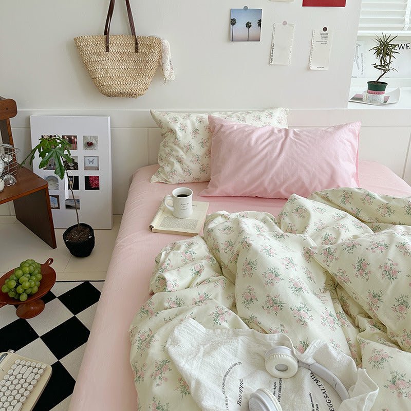 Sweet Floral Bedding Set / Pink