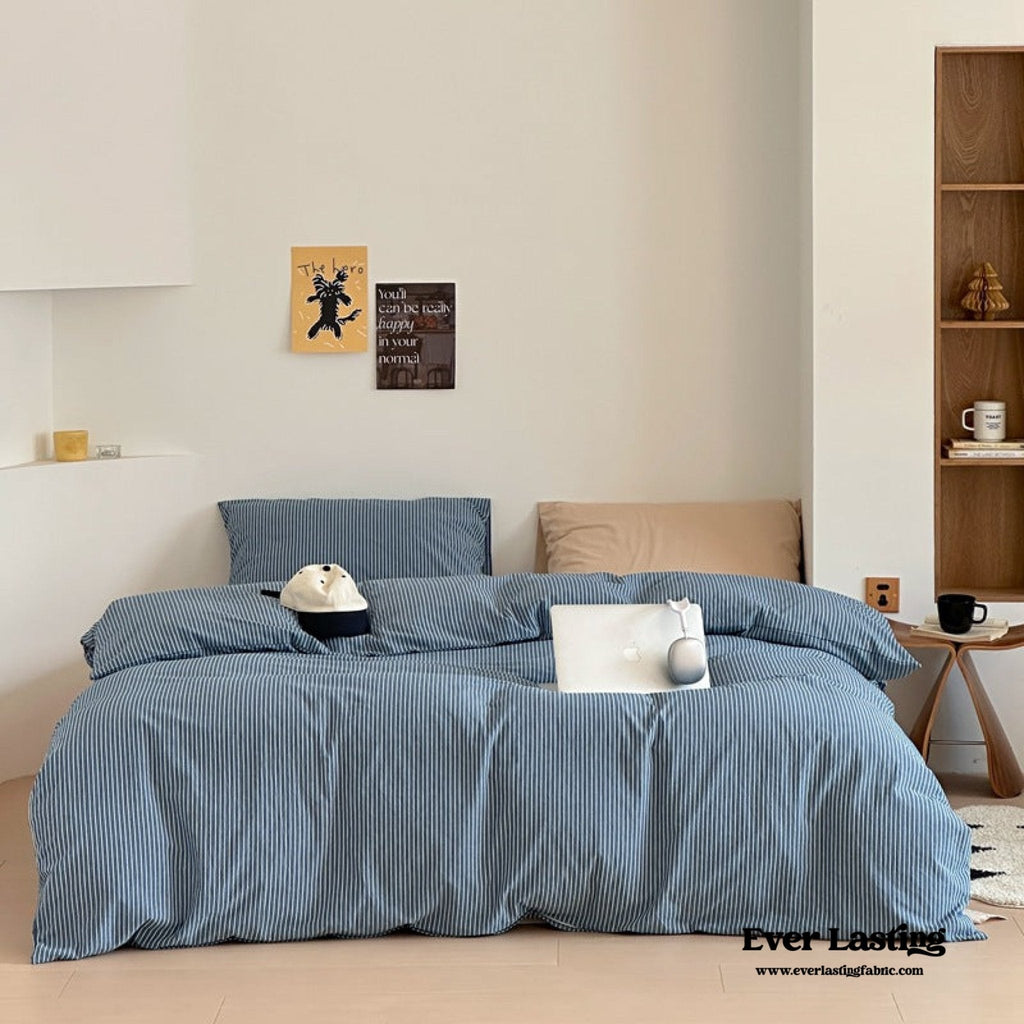 Thin Striped Bedding Set / Blue