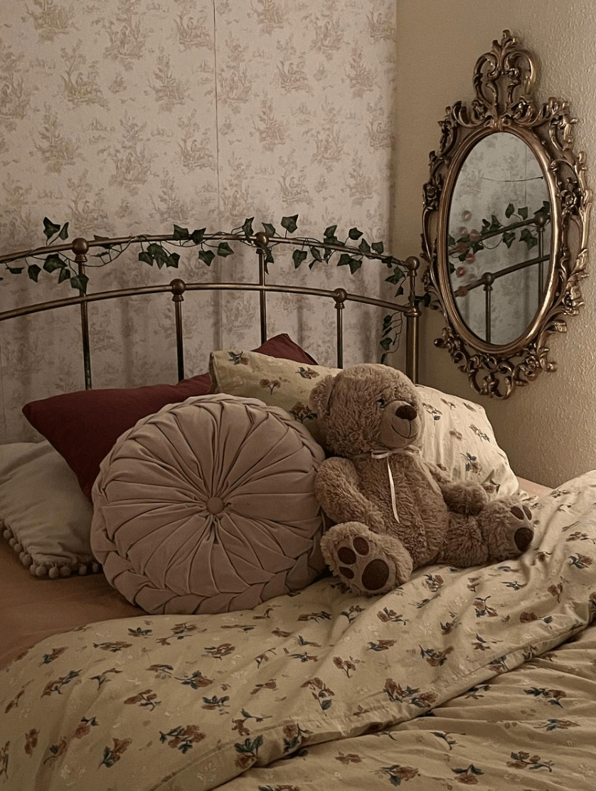 Vintage Inspired Floral Bedding Set / Brown + Beige